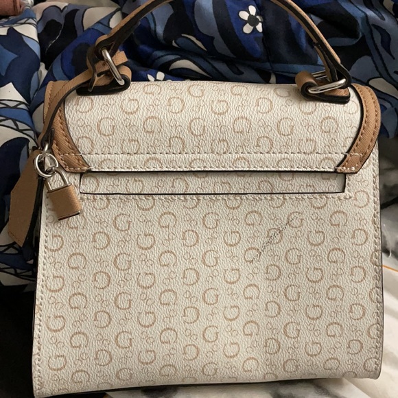 Small “G” Guess purse - Picture 2 of 2